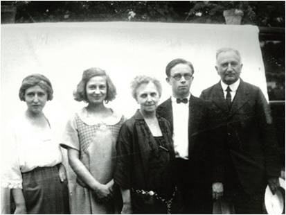 Margaret, Dorothy, Grace, Alden and Herbert Henry Dow,Circa 1923